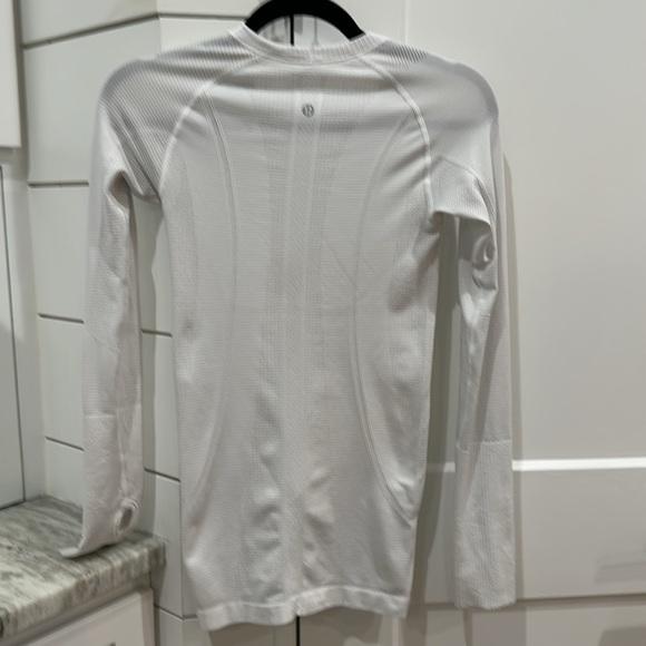 (6172)  🍋 LULULEMON RUN: Swiftly Tech Long Sleeve Crew Sz 2 WHITE *EUC - Picture 9 of 10